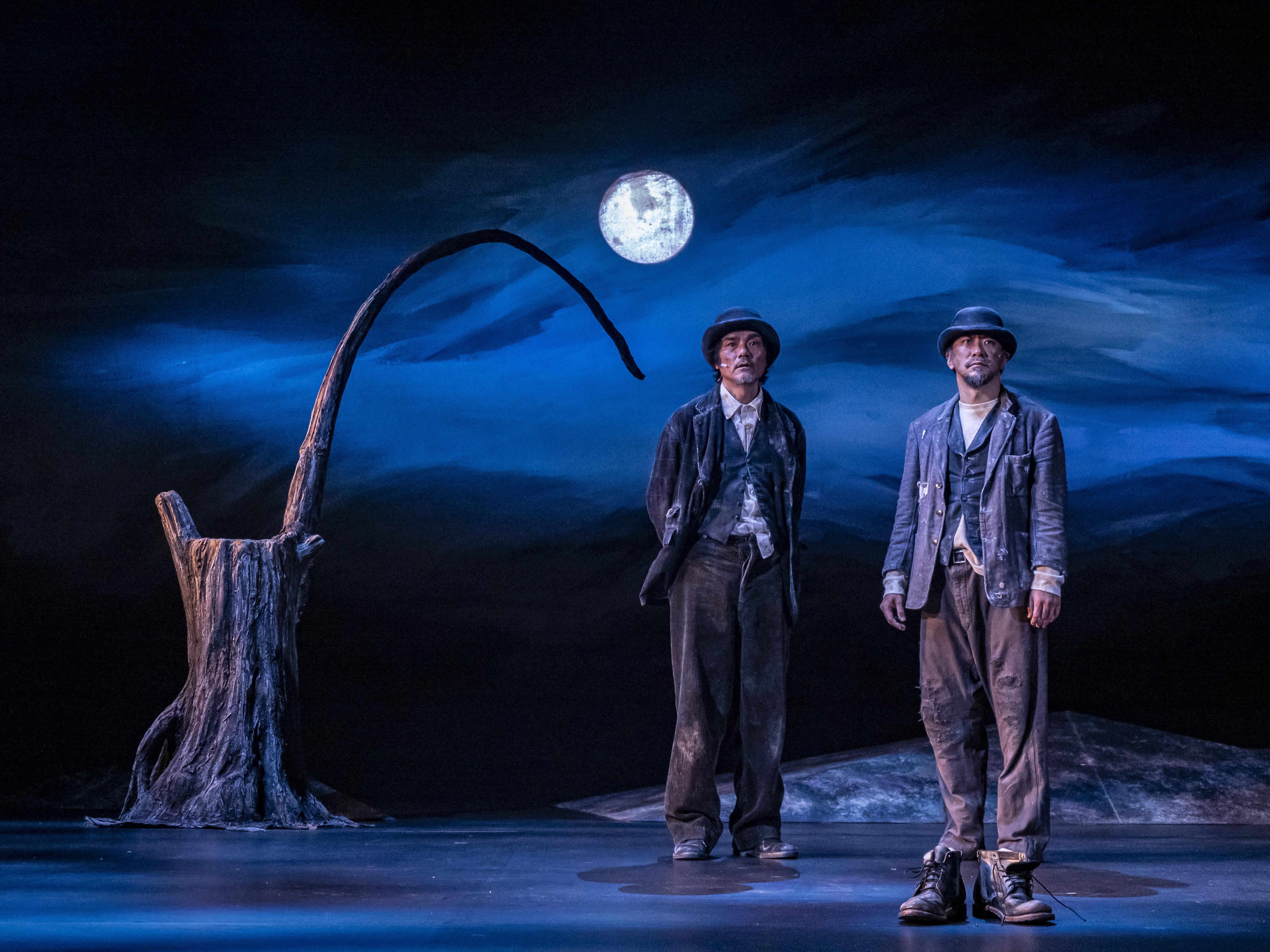 劇團同時心繫社會,宣布演出期間所有周邊紀念品的銷售收益全數捐助災民。