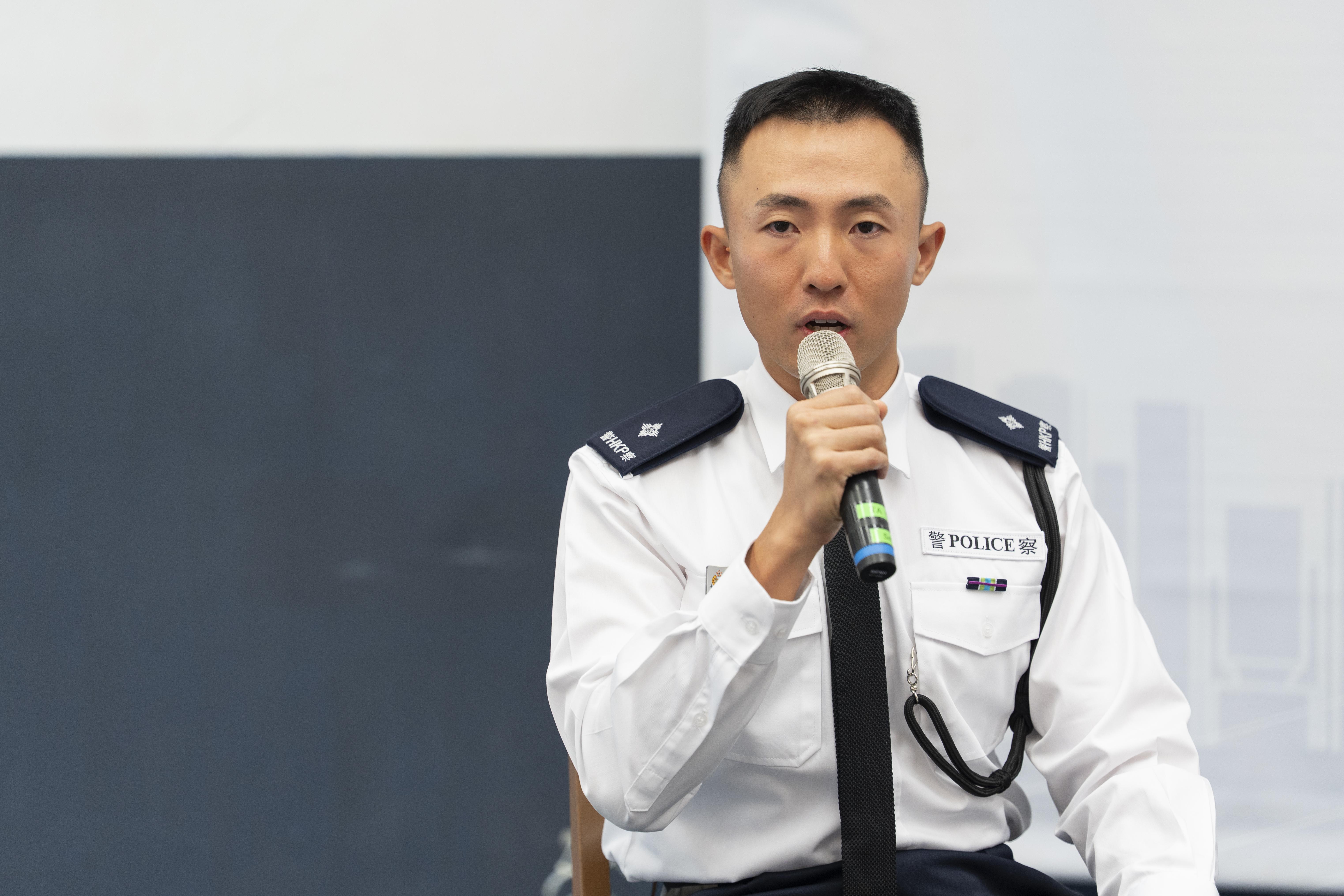 鍾堅柱是榮譽警棍得獎人。