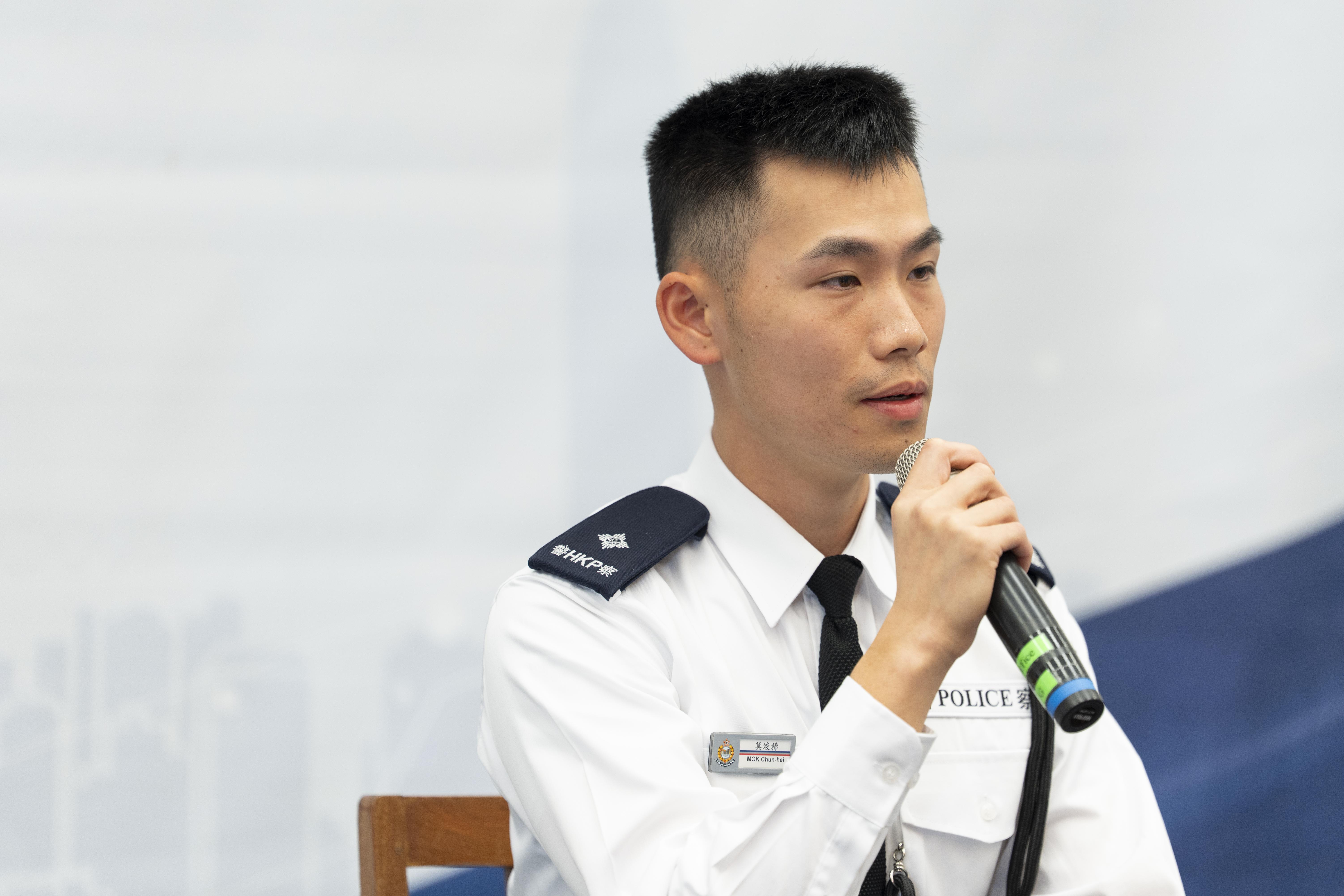 見習督察莫竣稀是今屆的施禮榮盾及榮譽警棍得主。