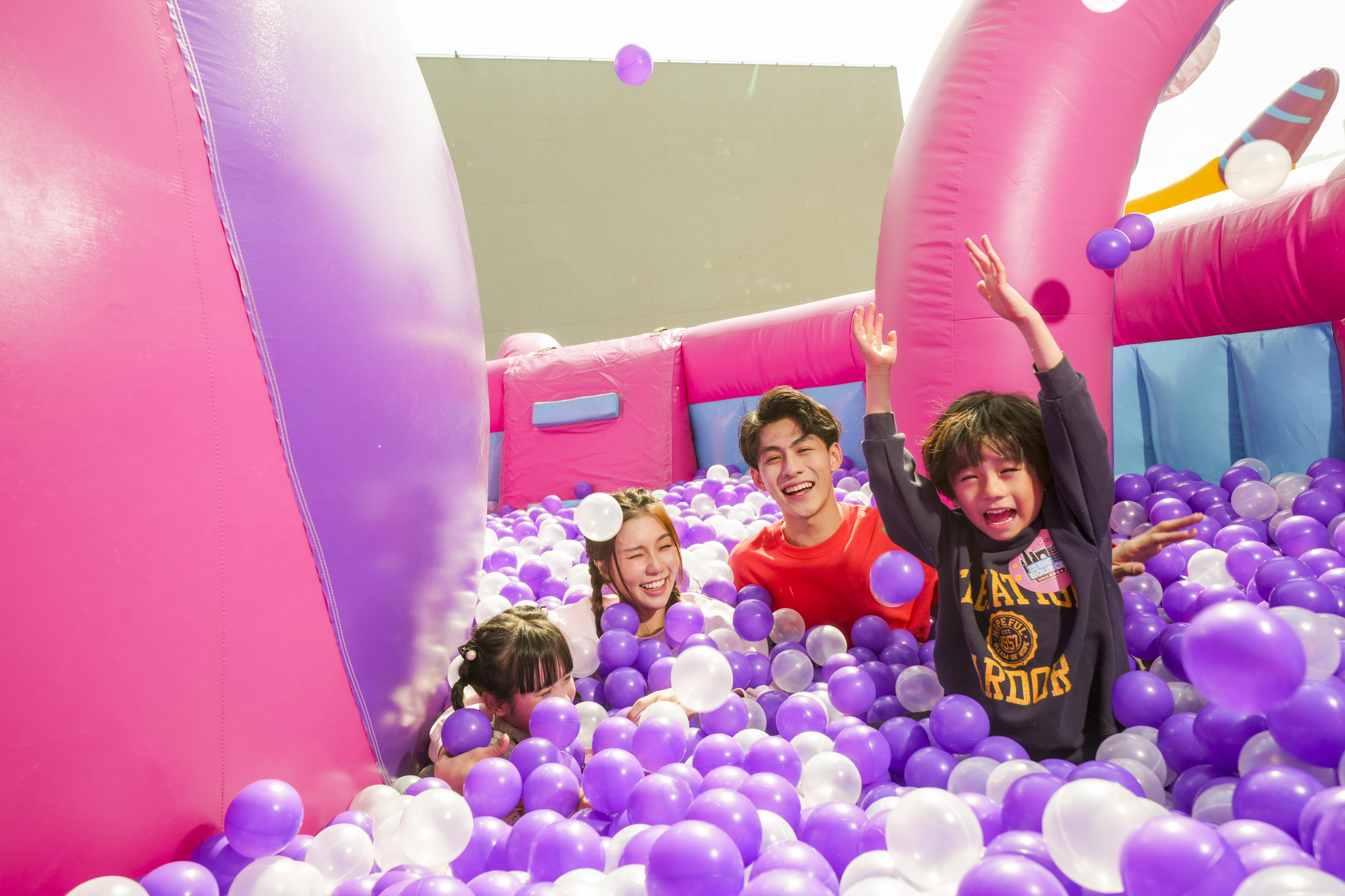 4大巨型彈跳區佔地10萬呎 最長150米障礙賽+全球最大充氣城堡