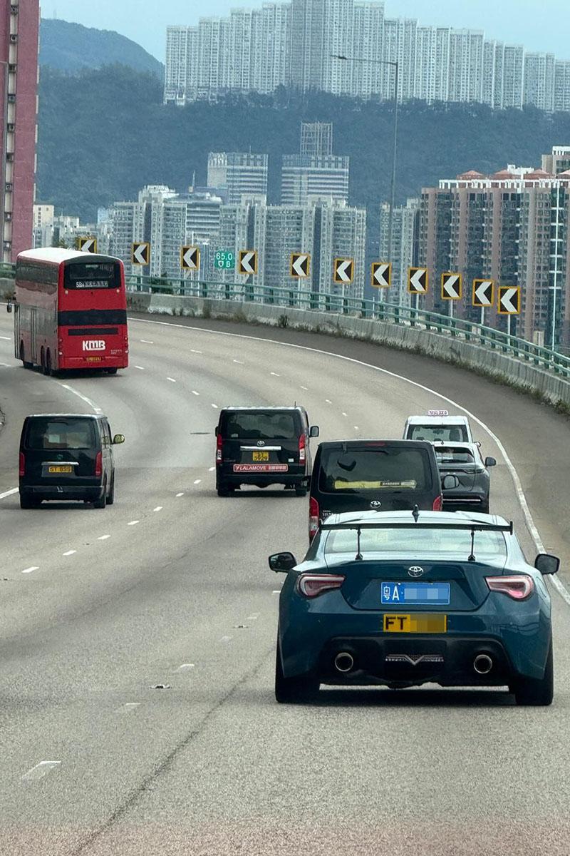涉事豐田86私家車曾駛經屯門公路。(網民Irene Ho@FB群組「車cam L(香港群組)」)