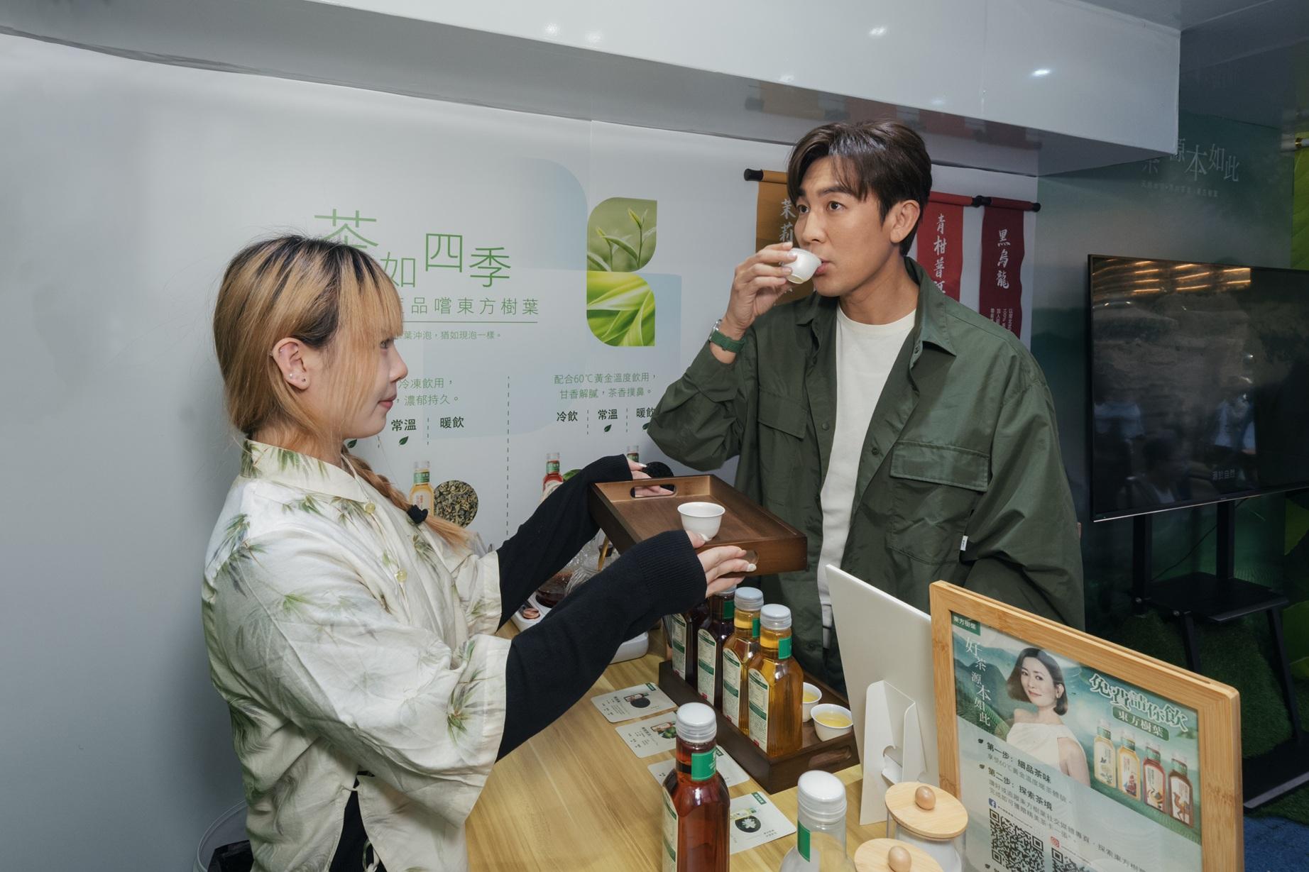 譚俊彥大讚流動茶館的茶芳香。