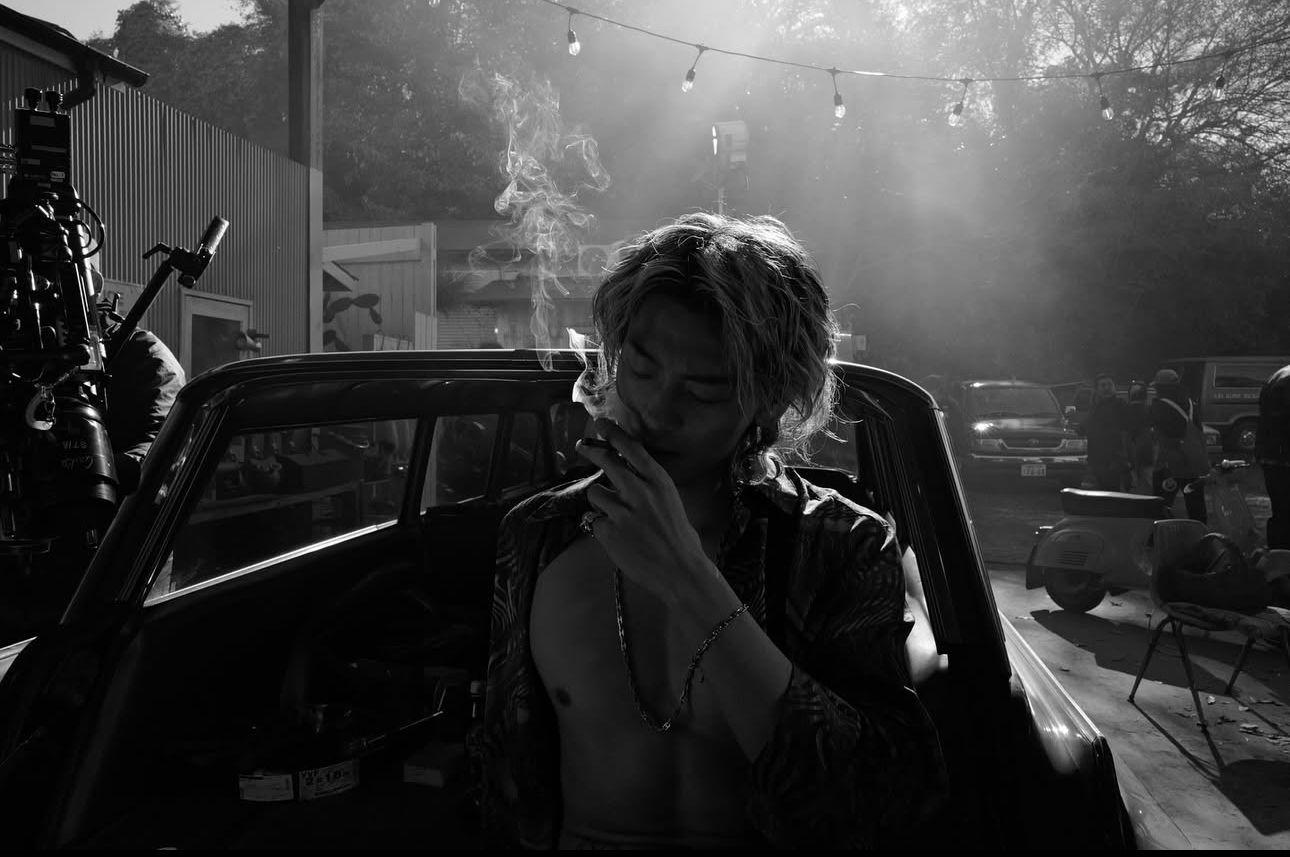 竹內涼真近年積極操肌。