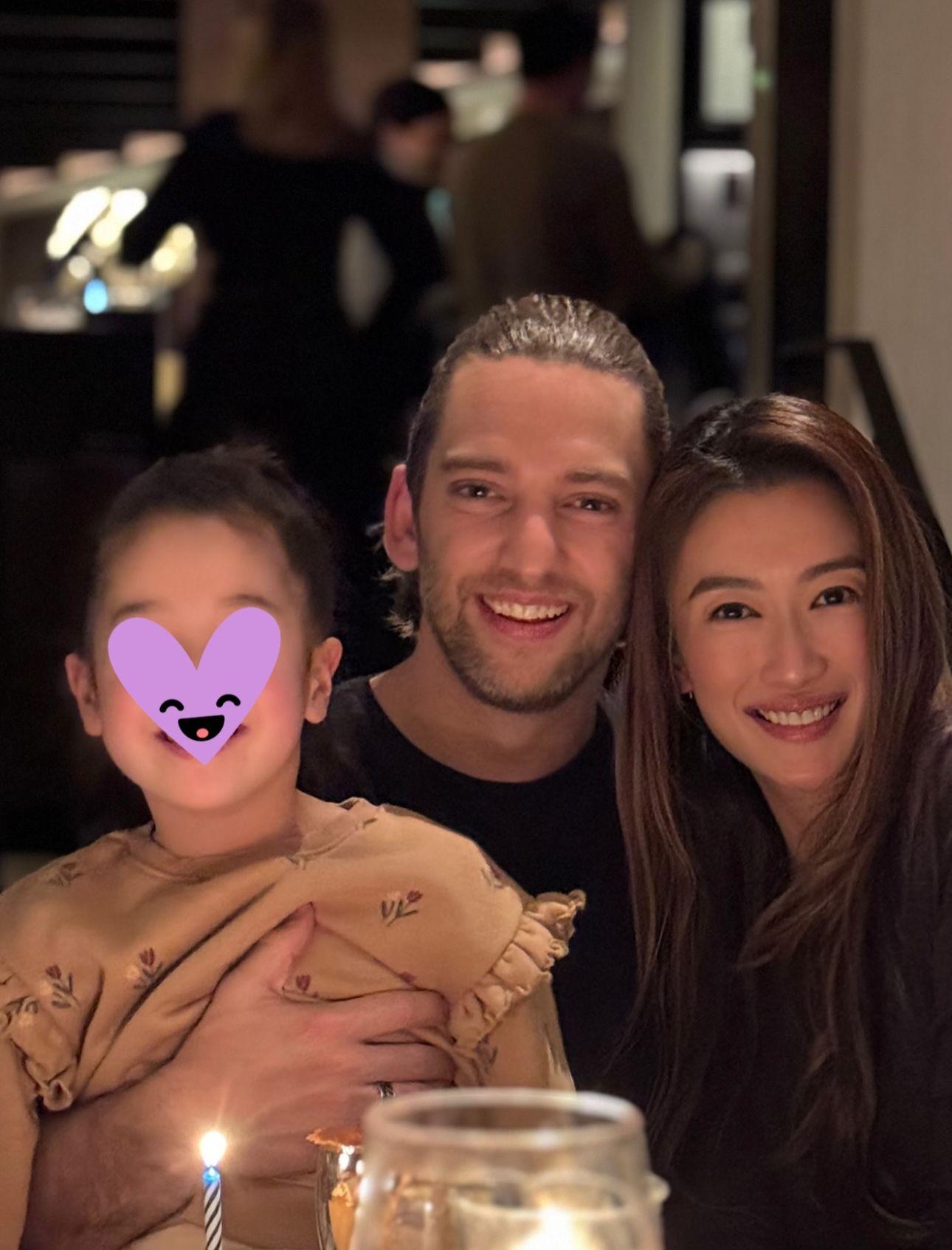 謝婷婷分享多張幸福家庭照。