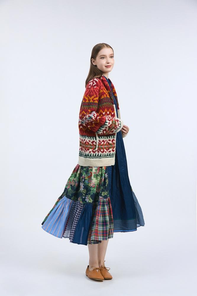 FRANTIC的聖誕開襟毛衣。