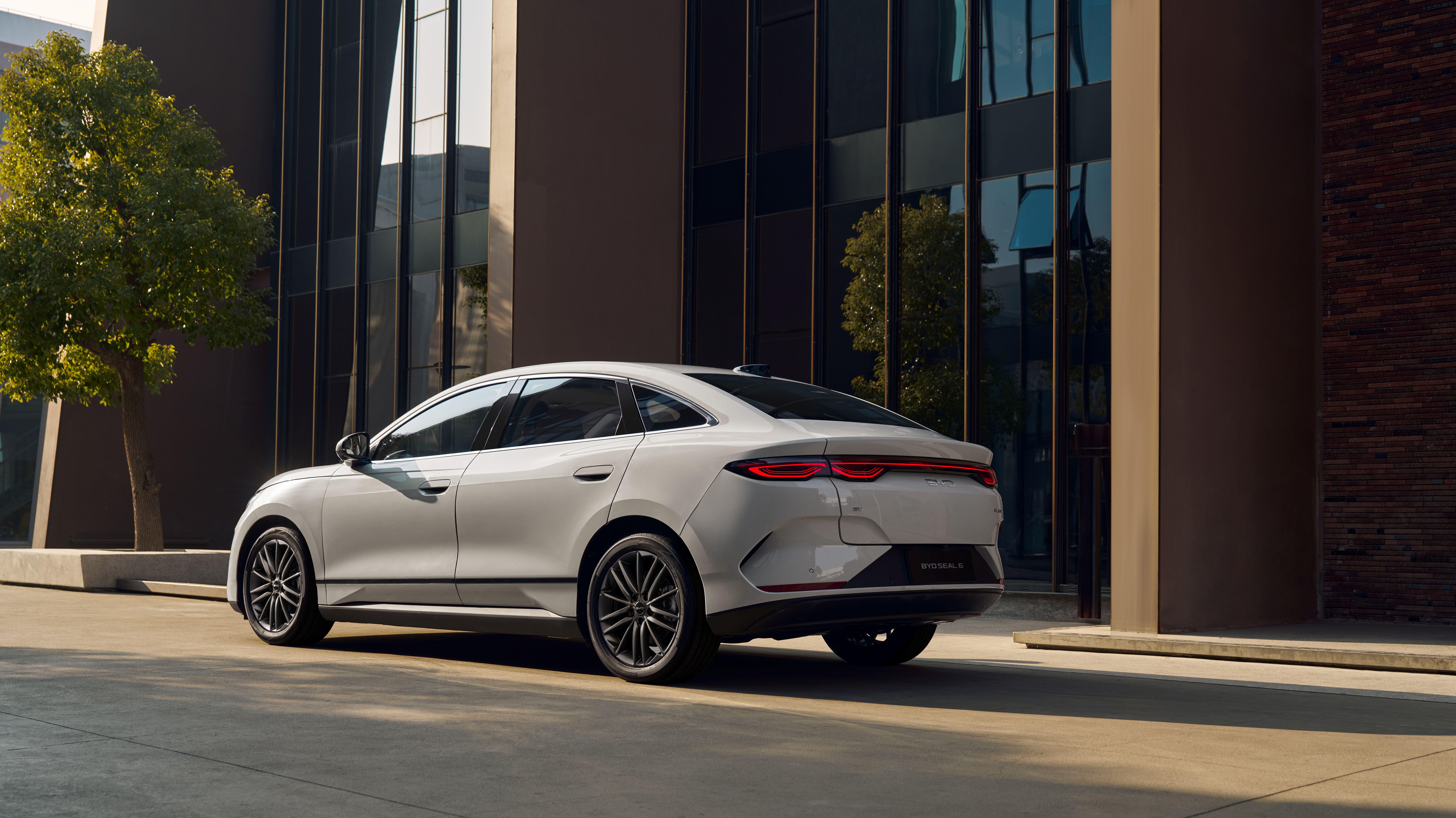 BYD SEAL 6電動房車線條簡約斯文。