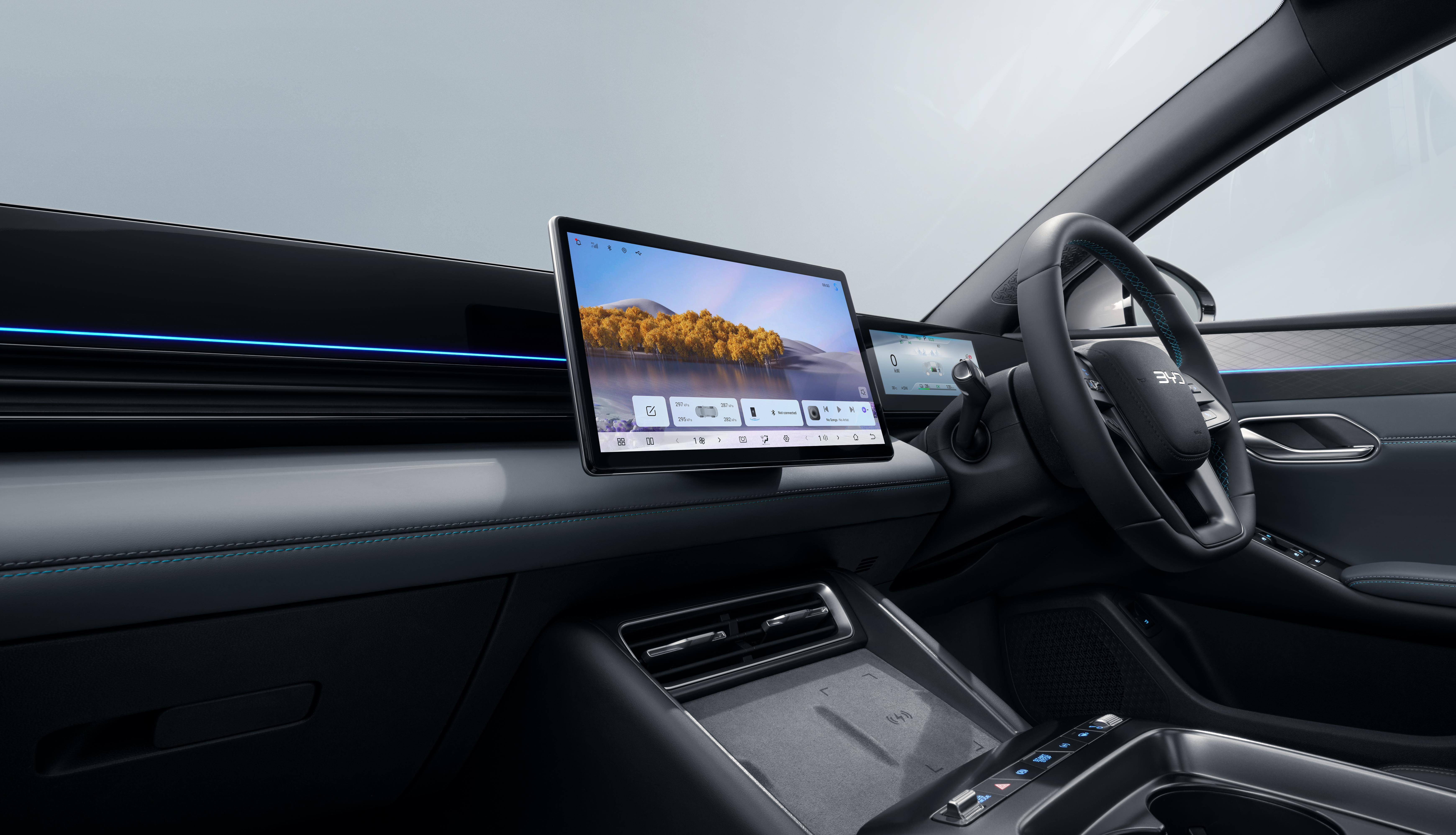 BYD SEAL 6電動車備有15.6吋中控屏幕、高配版有無線充電等配置。