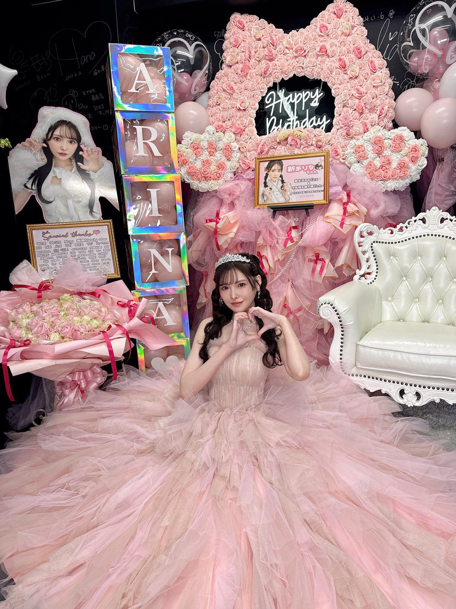 新有菜以公主look跟粉絲慶祝生日及正式道別。