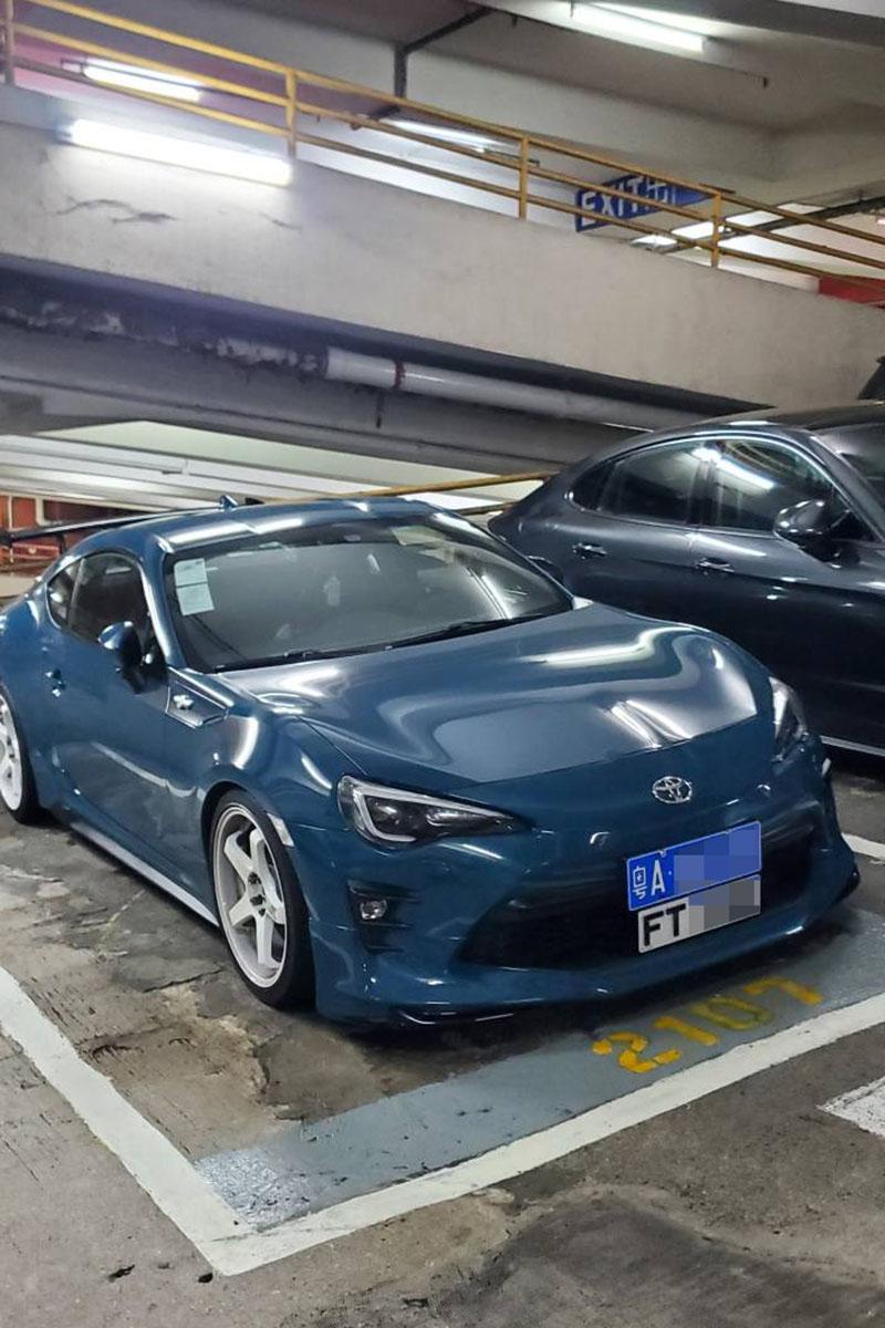 涉事豐田86私家車涉嫌違規改裝尾翼。(網民Man Lilith@FB群組「地板友Flat Out Club」)