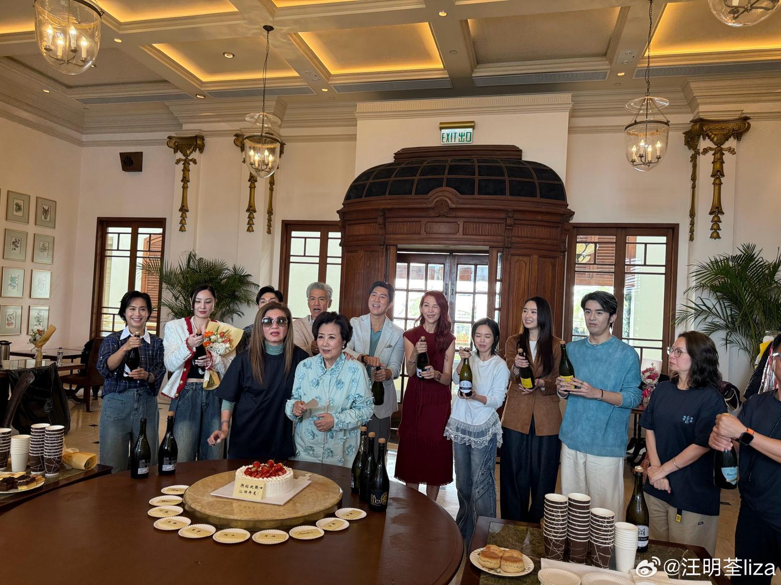 《風華背後》終告煞科,樂易玲亦有到場探班。