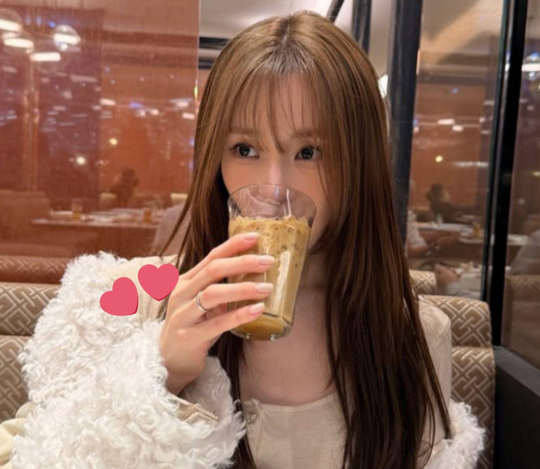 粉絲亦發現兩人在網上洩蜜,手上已有訂情戒指