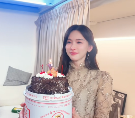 林志玲迎來51歲生日,感動落淚。