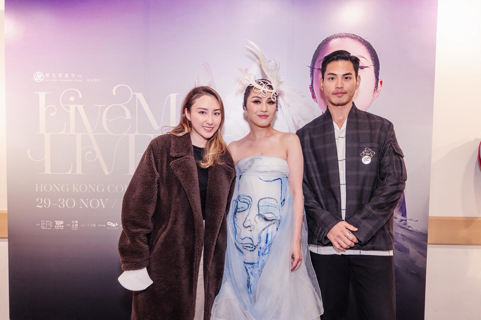 何超雲被指跟消防員未婚夫已經分手,今次則與男伴陪睇show。