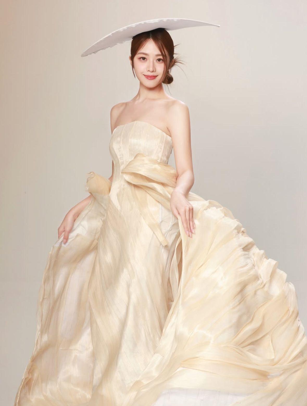 莊子璇參加《2023香港小姐競選》奪得冠軍殊榮後簽約TVB。