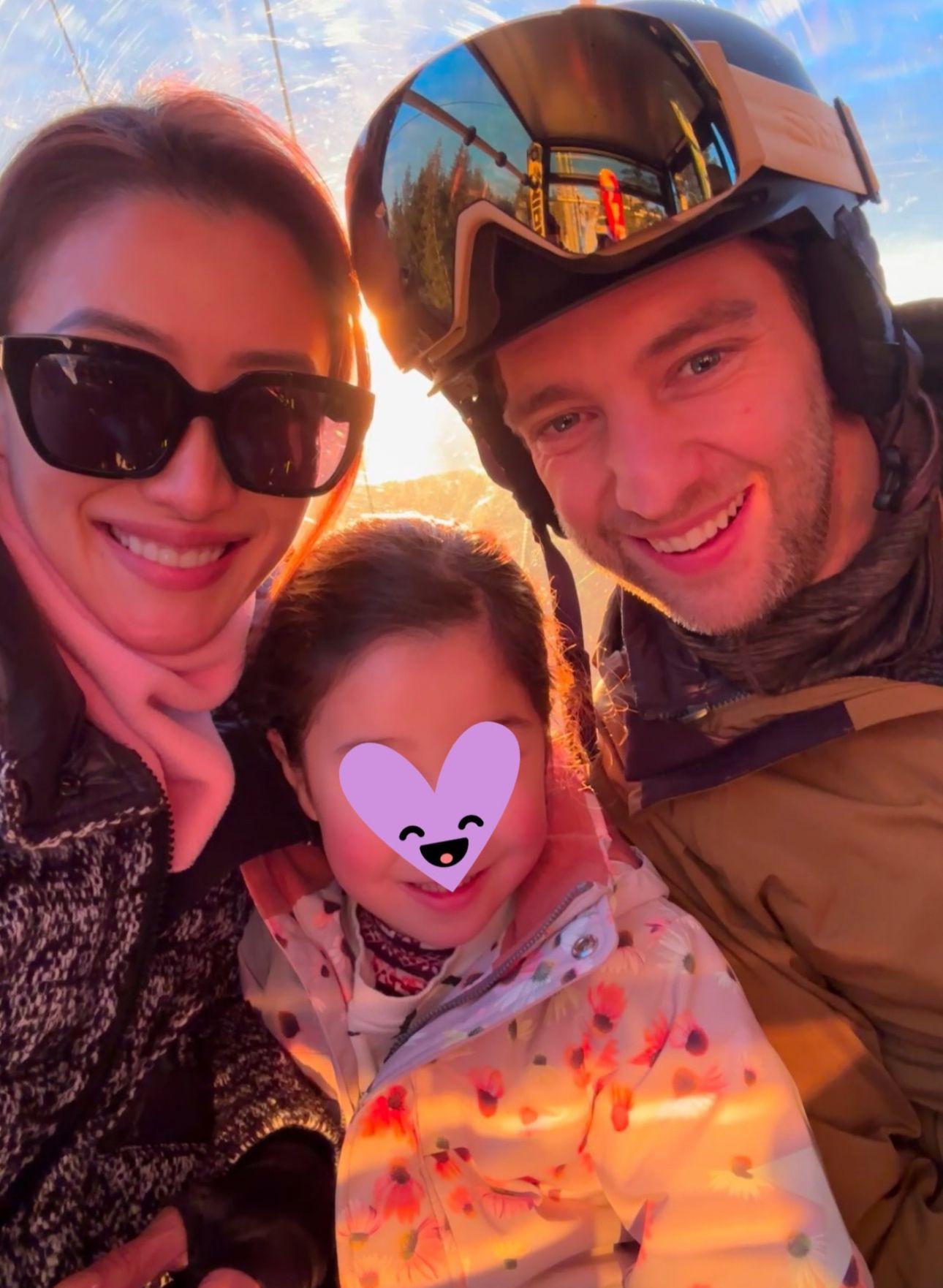 謝婷婷分享多張幸福家庭照。