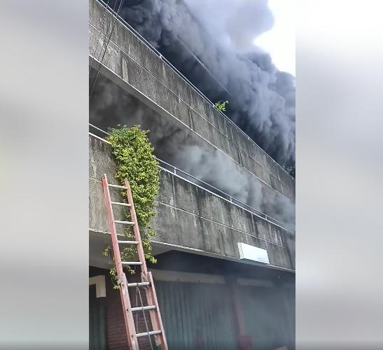 此時已濃煙滾滾。(互聯網)