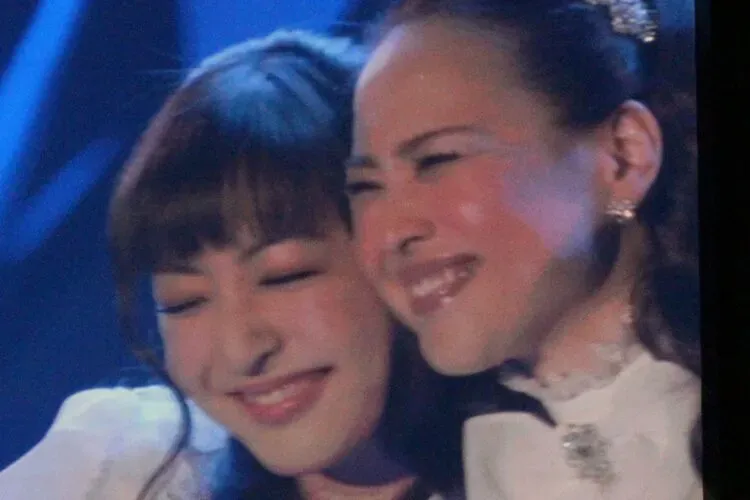 聖子曾20度亮相《紅白》,2011年更與獨生女神田沙也加一同亮栴《紅白》。