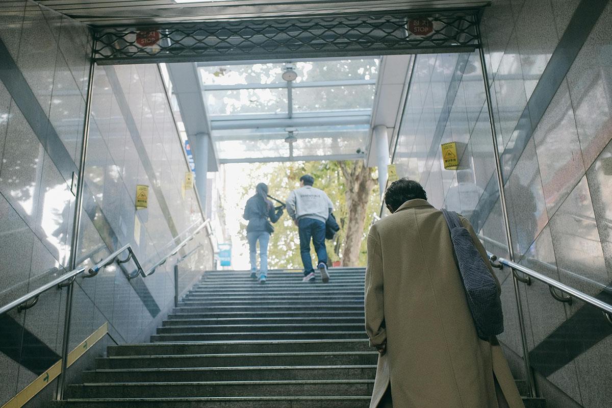 有港人指在南韓旅遊時發現地鐵有很多樓梯,希望當地也可變成一個方便所有人出行的地方。(Pexels圖片)