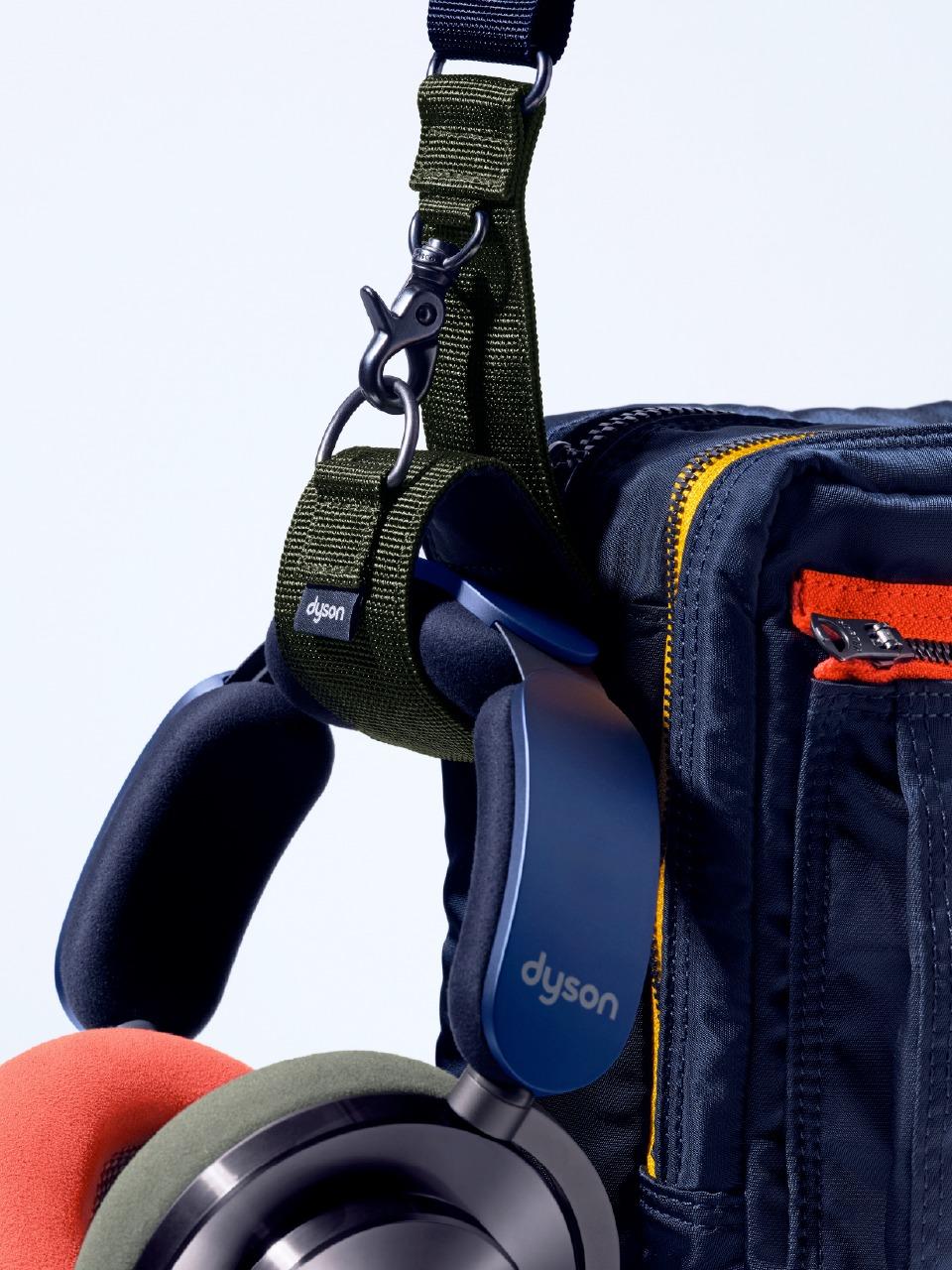 PORTER Tanker袋上特別加入掛勾設計。