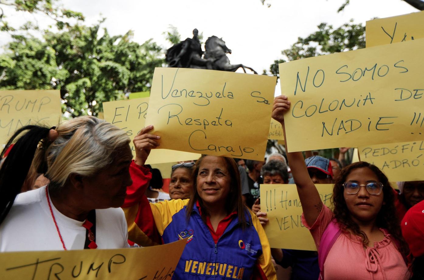 委內瑞拉民眾上周在首都卡拉卡斯舉行集會,抗議美國對委內瑞拉實施石油出口封鎖。(資料圖片)