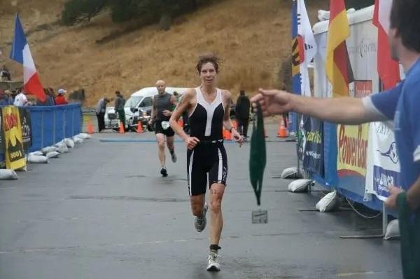 55歲的福克斯是美國三項鐵人運動員。(互聯網)