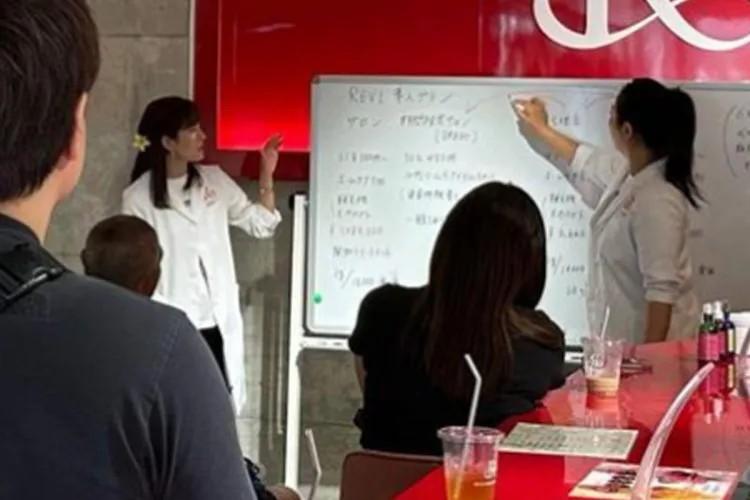 上原多香子返回家鄉沖繩生活已轉行從事美容業。