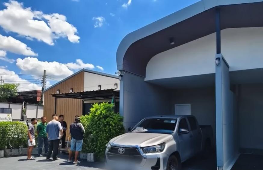 警員到事發汽車旅館調查。(互聯網)