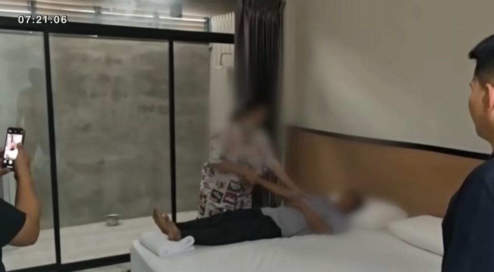 沃拉萬模擬捉姦經過。(互聯網)