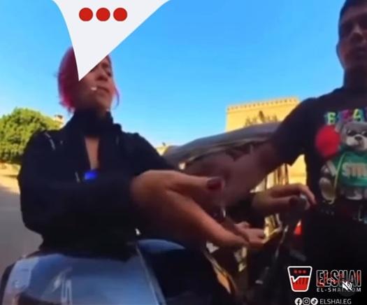 篤篤車司機交還車匙。(互聯網)