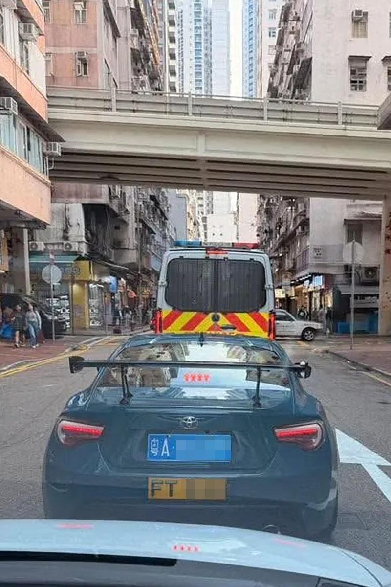 涉事豐田86私家車曾駛經電氣道。(網上圖片)