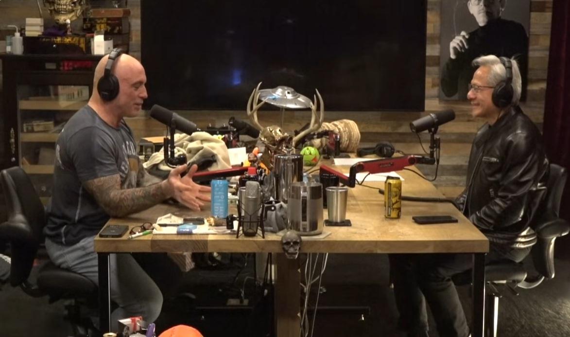 黃仁勳近日擔任Youtube頻道「喬‧羅根經驗」(Joe Rogan Experience)嘉賓。(互聯網)