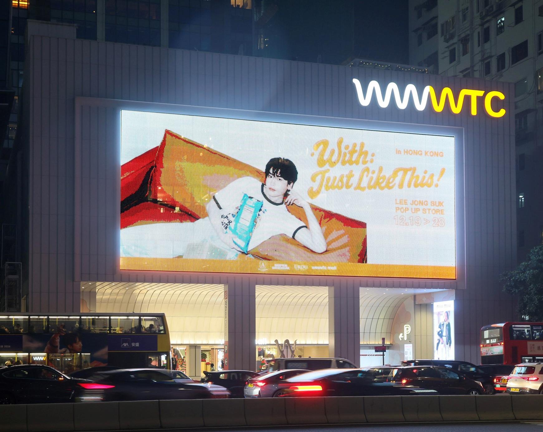 告士打道的廣告牌,顯示李鍾碩快閃店pop-up store的海報。