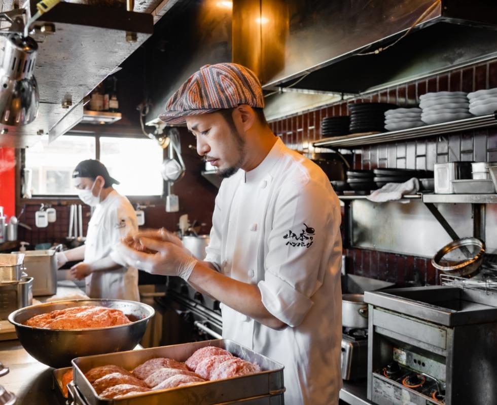 堅持店內現切現做 五大工序鎖住肉汁