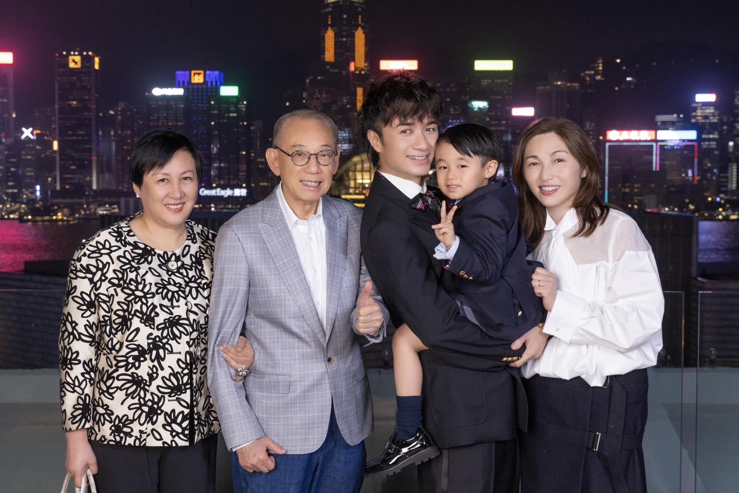 古巨基於24年12月與太太搞派對,Lorraine穿上鬆身設計的衣服。