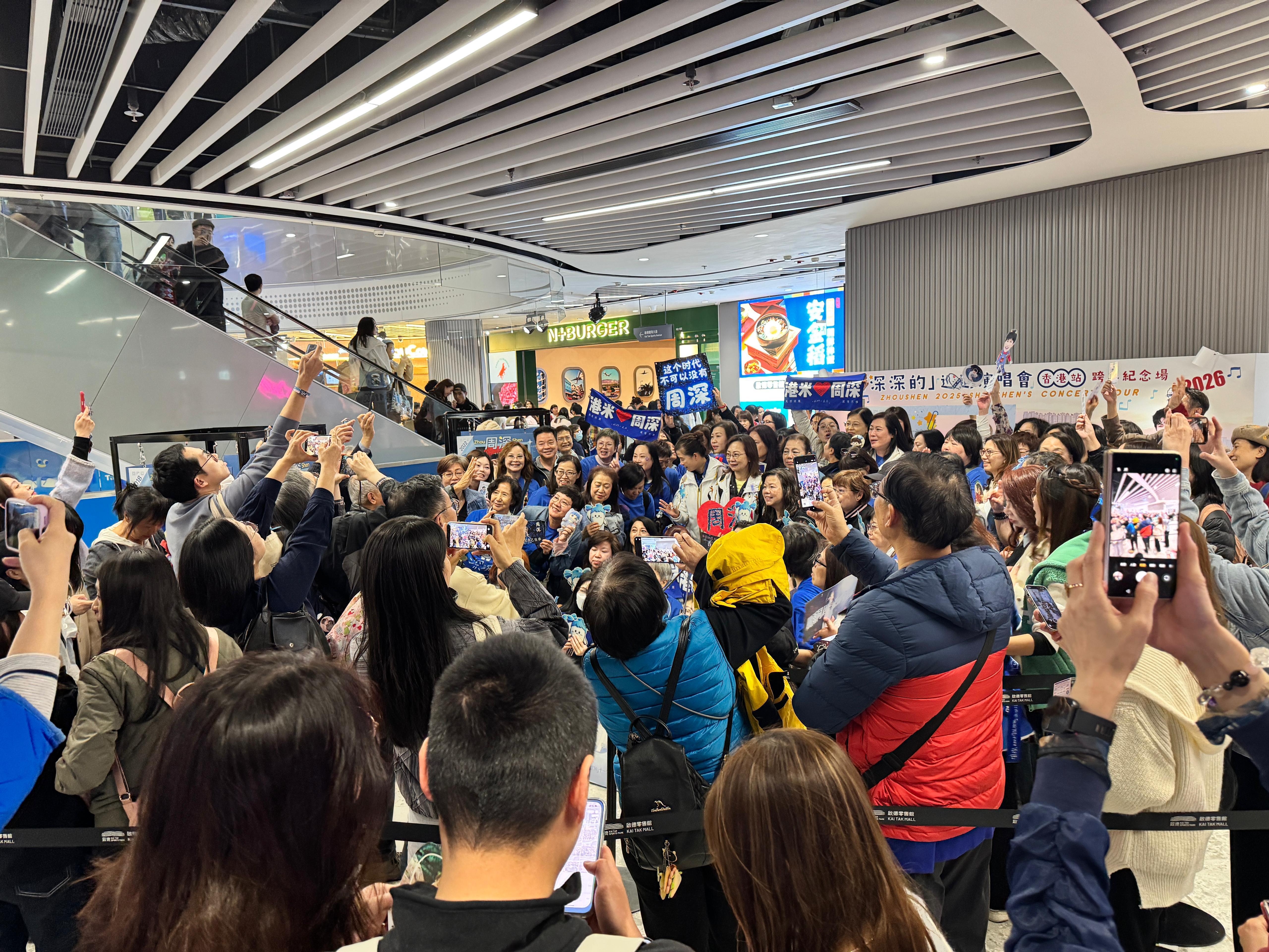 錄得單日12萬人次訪客的破紀錄高峰。