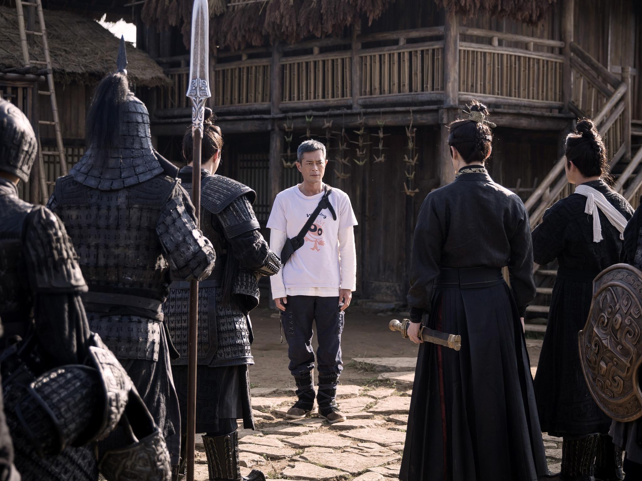 由古天樂、林峯、宣萱等主演的2001年TVB穿越神劇《尋秦記》,其電影版25年後終於12月31日登上大銀幕