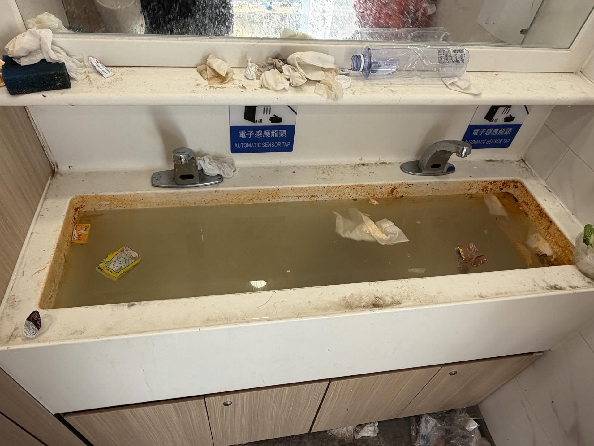 咸田公廁的衞生情況更不堪入目。(Threads)