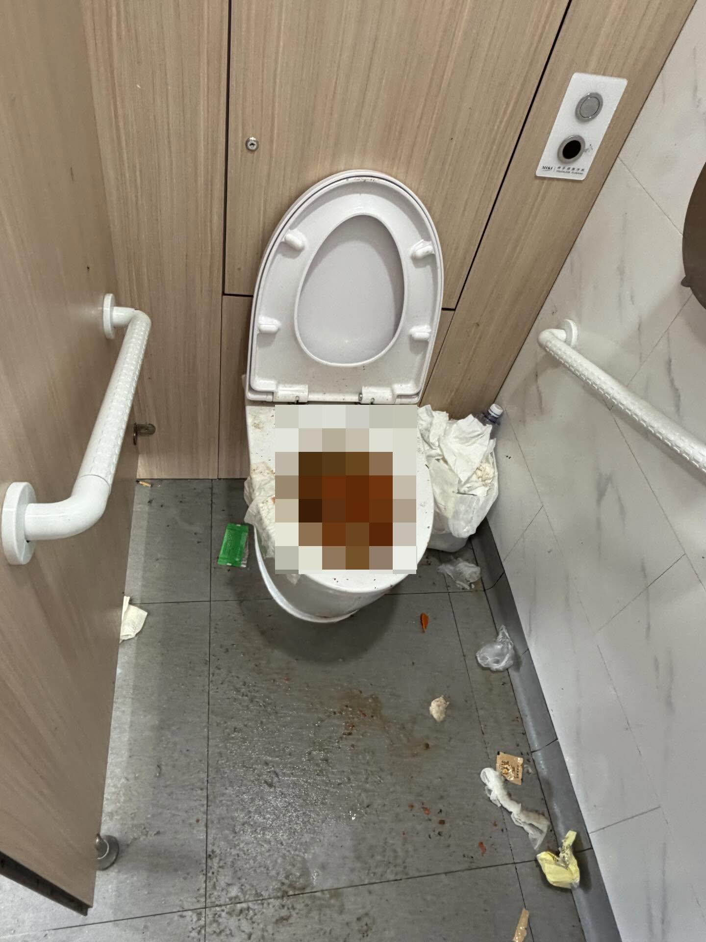 咸田公廁的衞生情況更不堪入目。(Threads)