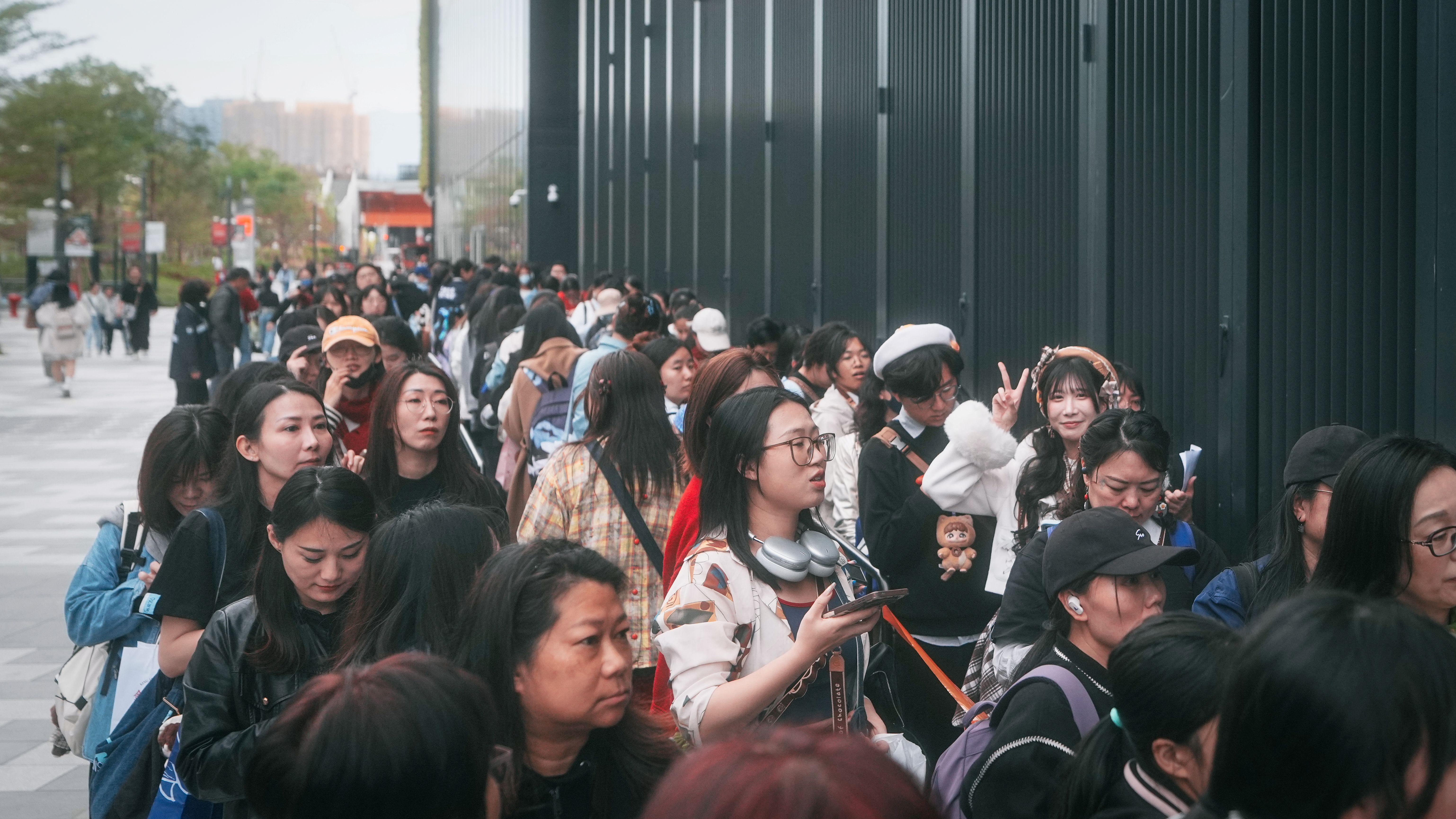 錄得單日12萬人次訪客的破紀錄高峰。