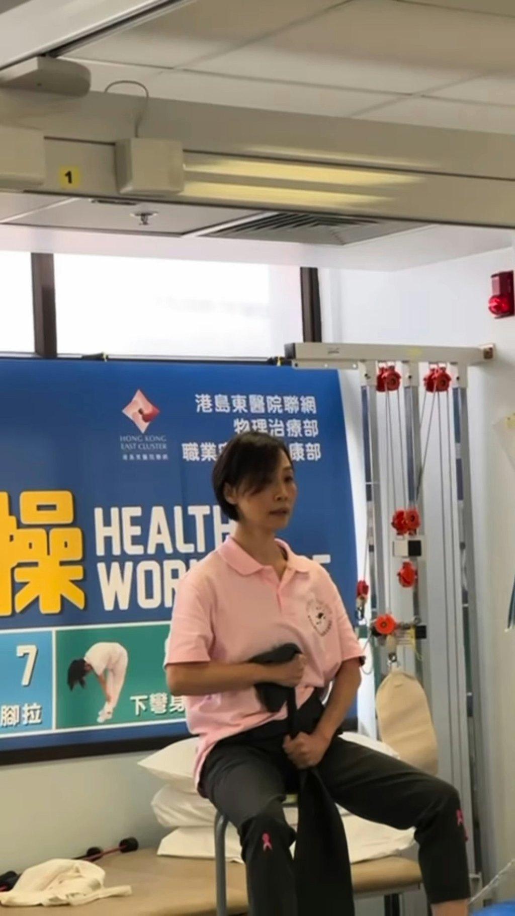 Cass月前教授乳癌康復者做禪柔運動。