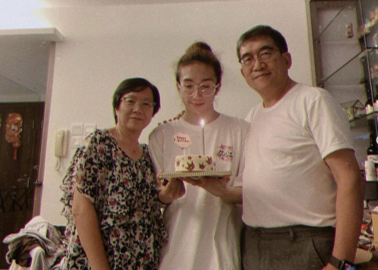 阿Mo爸爸李盛林上月曾在代禱信中透露阿Mo已能在旁人陪伴及協助下,每周兩次自主駕駛電動輪椅。