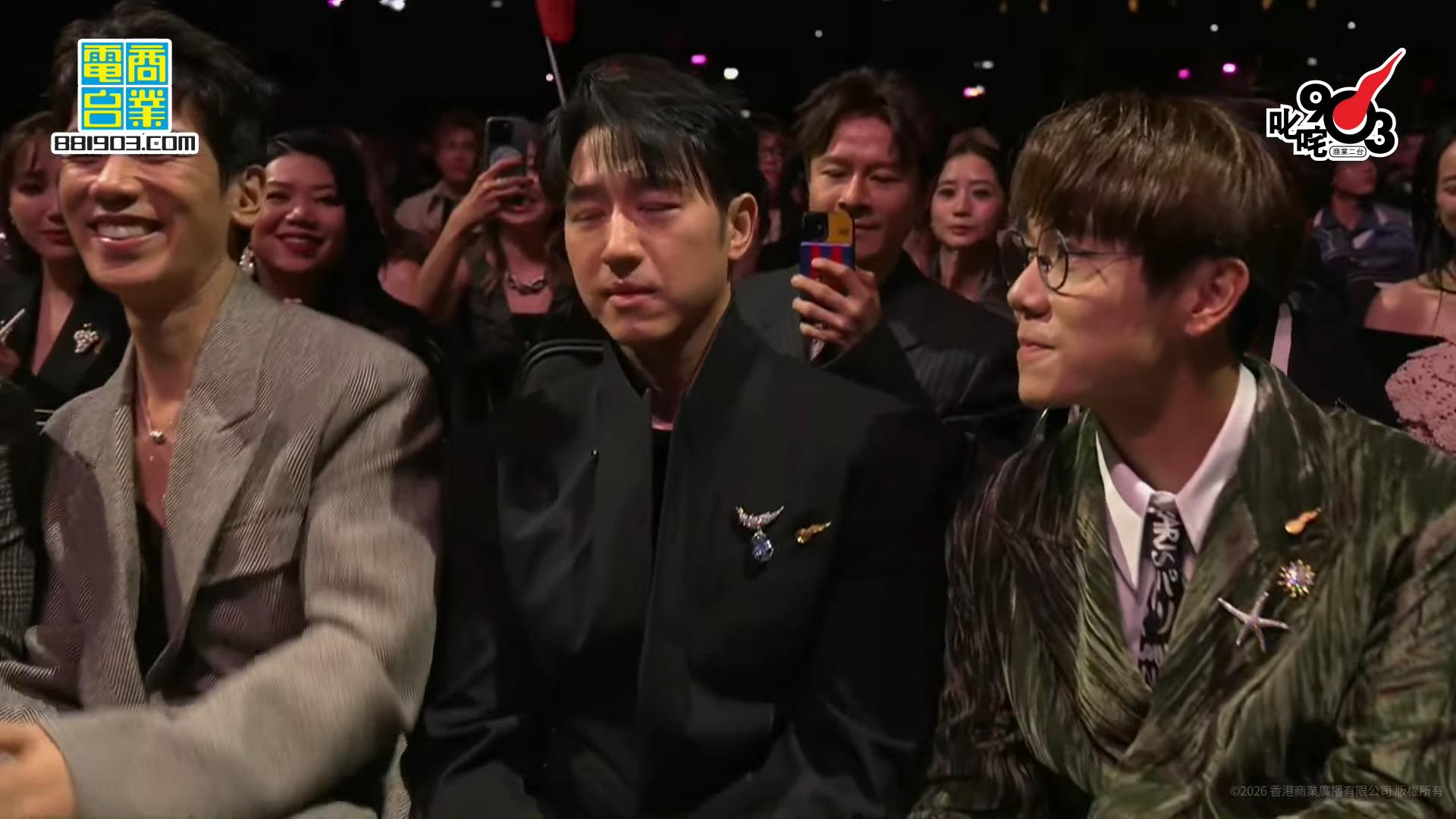 馮允謙等足N年,終奪男歌手金獎!