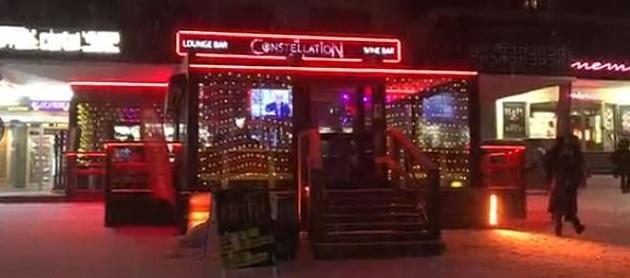 事發的Le Constellation酒吧。(互聯網)