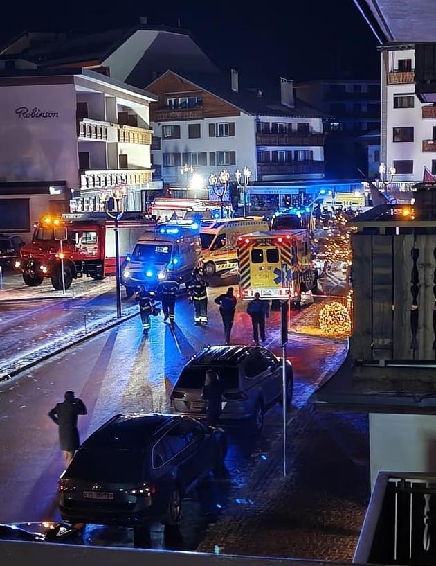 消防及救護車在場施救。(互聯網)