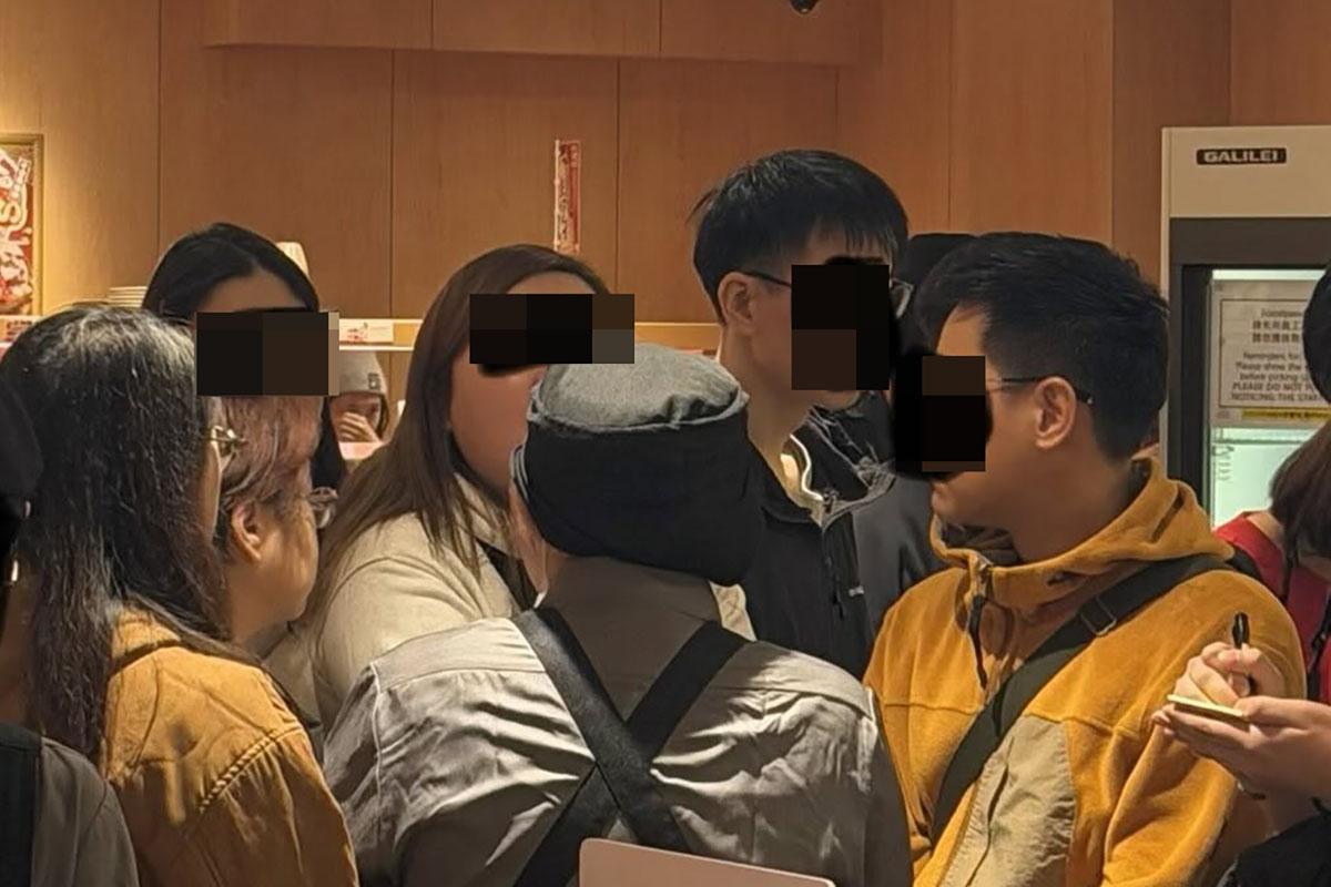 荃灣綠楊坊壽司郎分店一度因職員與食客爭執,而要報警求助。(Threads網民_chaeching_1圖片)