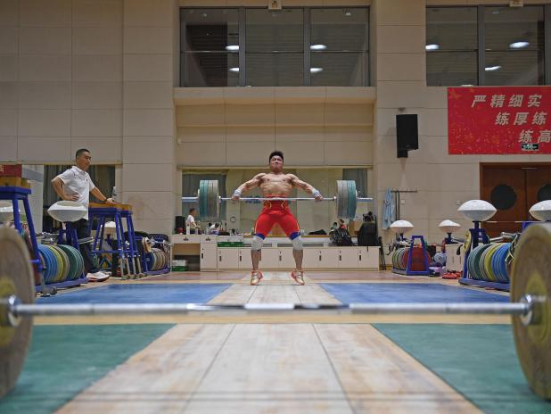 李發彬以衞冕身份出戰61公斤級別。(新華社)