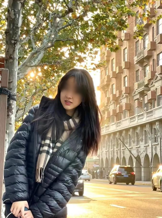 年20歲的李佳軒來自浙江省寧波,去世前正在新加坡留學,距離畢業不到10天。