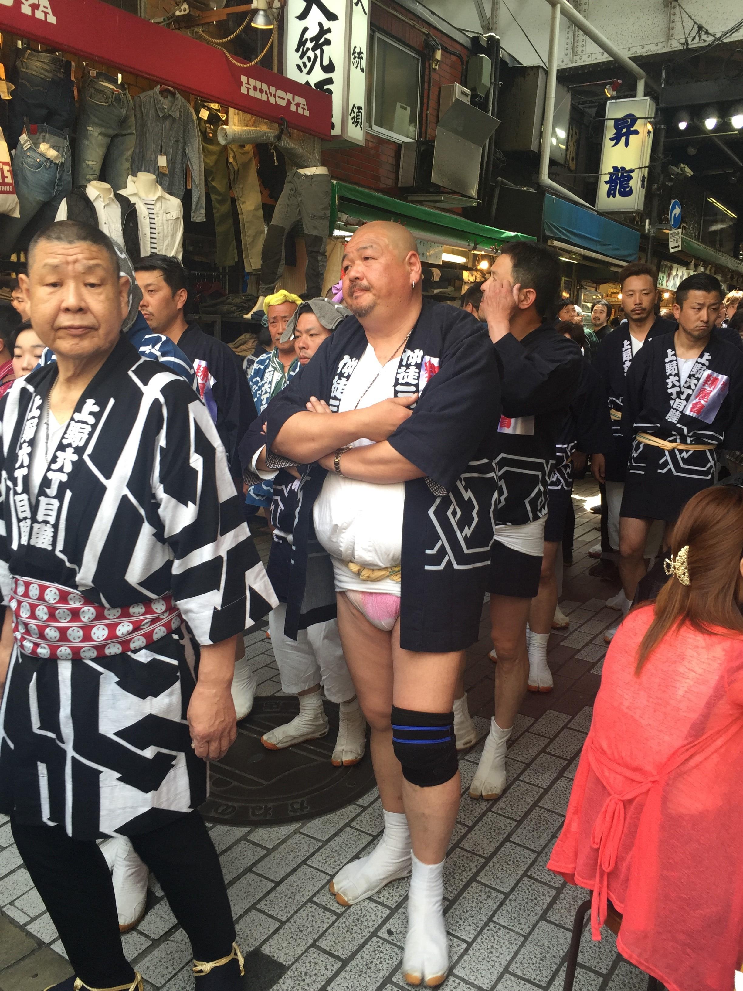 今年五月筆者參加日本池袋的「節慶」,日本著名的「暴力社團」也爭相出席,顯示實力。