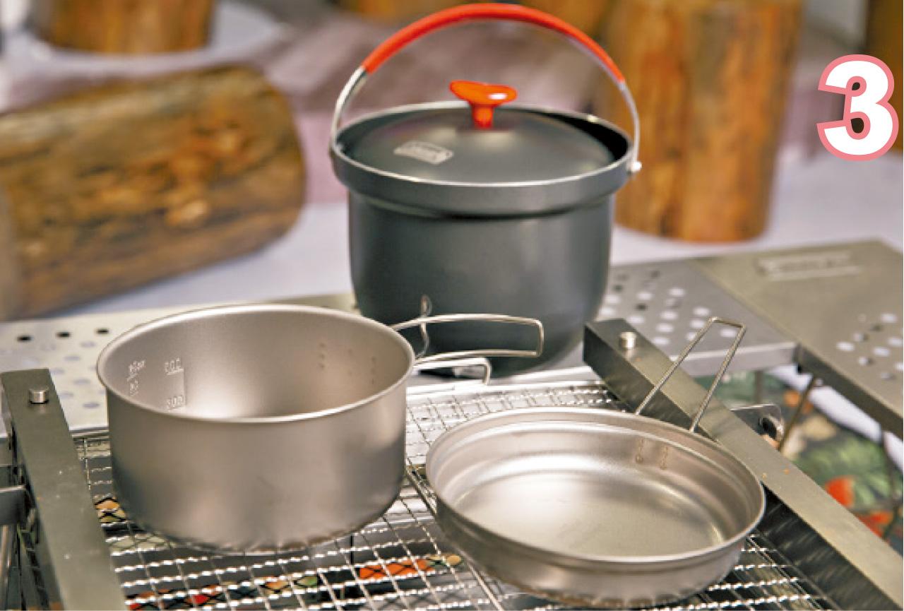 3.女生去露營,就像在野外開派對,那又怎少得煮食用具,不用帶太多,平底鑊及煲各一個就足夠了。