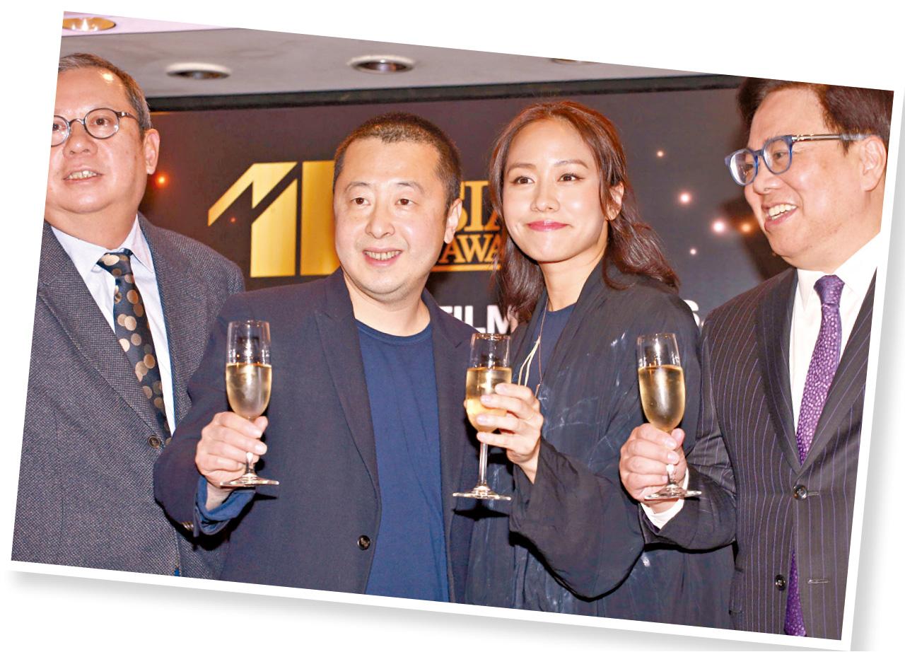 林嘉欣向賈導演建議拍kiss戲。